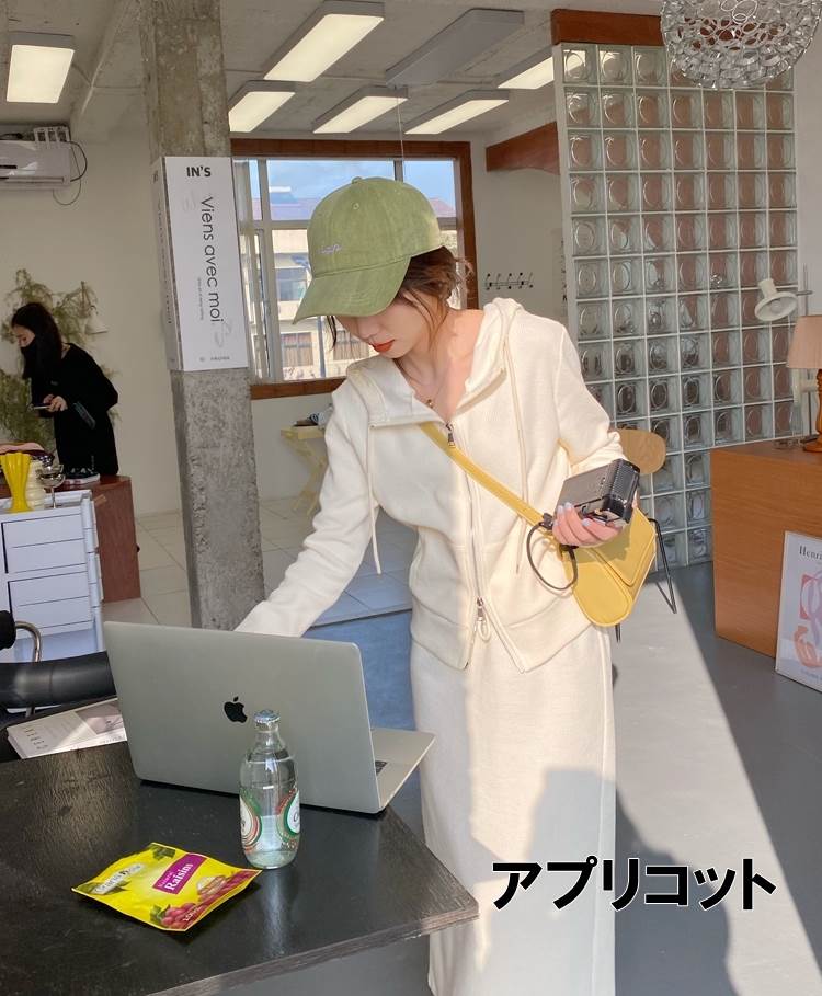 セットアップ パーカー スカート ロングスカート ペンシルスカート フーディー フード リブ ワッフル 上下セット 春 秋 かっこいい 長袖 個性的 襟付き ピンク アプリコット ジップ ジッパー セクシー ワッペン ミニマル シンプル すっきり カジュアル レトロ おしゃれ 大人