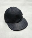 VOO EXELEZA CAP 24SS 日本製 DECHO ヴォー デコー コラボ レザー キャップ 〈ヴォー×デコー〉 VOOEXELEZA CAPCOLOR・BLACK帽子ブランドの誉、DECHOとのコラボレーションは「EXELEZA」シリーズのベースボールCAPです。上質なウォッシャブルレザーを採用する事で、タフでありながらも、上品なイメージに仕上げています。深すぎないシルエットはジェンダレスに幅広いコーディネートに対応出来るオススメのCAPです。カラーは漆黒のブラックのみサイズもフリーサイズとなります【当店の商品について】お客様に自信を持って、おすすめできる商品のみ取り扱っております。日本製のものやインポートブランドを中心にアメカジ、ストリート、キレイめ、アウトドア、スポーツ、シルバーアクセサリー、スニーカーや帽子など幅広いセレクトにて展開しております。ランキング上位商品、人気商品、お得な訳ありアウトレット商品、お買い得な値引き・割引き・セール商品、ポイント変倍商品はお問い合わせが多く、 数に限りがありますので、お早目にお買い求めください。【以下のような方に多くご利用いただいております。】様々な商品を取り揃えている為、20代 30代 40代 50代 60代の方にご利用頂いております。メンズブランドが多いですがユニセックスで着用できる商品を意識してセレクトしております。アクセサリーは、ギフトで御購入頂くお客様も非常に多いです。シンプルなものデザイン性の高いもの、若い世代向けのデザインなど、豊富に取り揃えておりますので、ぜひごゆっくりお買い物をお楽しみくださいませ。 2