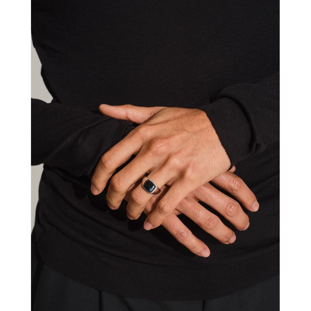 maroon.webstoreのTOM WOOD Kay Ring Black Larvikite｜アングル2