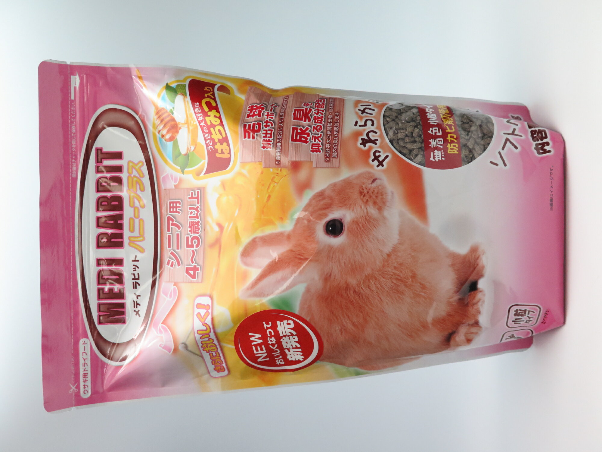 [商品サイズ(mm)]240×100×380[単品重量(g)]900 [エネルギー]251kcal/100g[栄養成分]たんぱく質11%以上、脂質2.5%以上、粗繊維20%以下、灰分9.5%以下、水分10%以下[原材料]アルファルファミール...