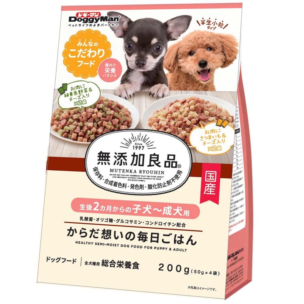 [商品サイズ(mm)]140×75×215[単品重量(g)]210 [エネルギー]280kcal/100g[栄養成分]たんぱく質13%以上、脂質4%以上、粗繊維1.5%以下、灰分8%以下、水分37%以下[原材料]肉類（鶏ササミ、鶏肉、牛肉）、穀類（小麦粉、グルテン）、脱脂大豆、でん粉類、糖類（オリゴ糖を含む）、油脂類、チーズ、ゼラチン、野菜類（ほうれん草、さつまいも、にんじん）、魚軟骨抽出物（コンドロイチン含有）、乳酸菌、グリセリン、ミネラル類（カルシウム、リン、カリウム、ナトリウム、塩素、マグネシウム、鉄、銅、マンガン、亜鉛、ヨウ素、セレン）、pH調整剤、ソルビトール、ビタミン類（A、B1、B2、B6、B12、C、D、E、パントテン酸、ナイアシン、葉酸、コリン）、増粘多糖類、膨張剤、リン酸塩（Na）、着色料（コチニール、クチナシ、ベニバナ）、グルコサミン[商品説明]匂いと食感で肉の旨みをより感じられる、やわらかいセミモイスト、半生小粒タイプのドッグフード。[使用方法・給与方法]目安給与量を参考に1日1～数回に分け、主食として与えてください。■常に新鮮な飲み水を用意してください。(体重/成犬期1日の目安給与量）●1kg/45g●2kg/75g●3kg/105g●4kg/125g●5kg/150g●7kg/195g●10kg/255g●15kg/345g●20kg～/425g～●成長初期(2ヶ月～)・成犬期1日の目安給与量の1.5～1.8倍を3～4回に分けて与えてください。●成長中期(6ヶ月～)・成犬期1日の目安給与量の1.2～1.5倍を2～4回に分けて与えてください。●成長終期(10ヶ月～)・成犬期1日の目安給与量の1～1.2倍を1～2回に分けて与えてください。●7歳以上・成犬期1日の目安給与量の90%を目安に1～2回に分けて与えてください。●妊娠期・成犬期1日の目安給与量の1.2～1.5倍を2～3回に分けて与えてください。●授乳期・成犬期1日の目安給与量の2～2.5倍を3～4回に分けて与えてください。※ご注意:目安給与量は、本品と水のみで育てる場合の目安です。[使用上の注意]●ペットフードとしての用途をお守りください。●幼児や子供、ペットの触れない場所で保存してください。●記載表示を参考に、ペットが食べ過ぎないようにしてください。●子供がペットに与えるときは、安全のため大人が立ち会ってください。●ペットが興奮したりしないよう、落ち着いた環境で与えてください。●ペットの体調が悪くなったときには、獣医師に相談してください。[お手入れ・保管方法]本品は保存料、合成着色料、発色剤、酸化防止剤の添加物を使用していません。お買い上げ後は直射日光・高温多湿の場所を避けて保存してください。開封後は冷蔵し、賞味期限に関わらず早めに与えてください。[原産国]日本[製造販売]ドギーマンハヤシ株式会社トーア事業部〒537-0002大阪府大阪市東成区深江南1-16-14JAN:4974926011784