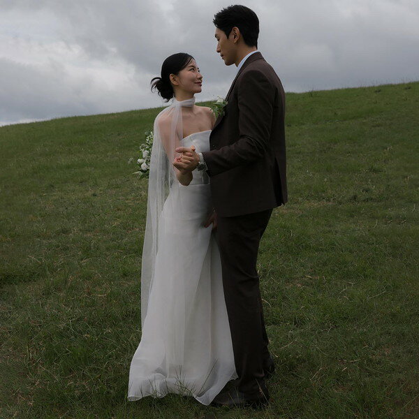 ウェディングドレス ウエディングドレス 前撮りドレス 二次会 ドレス 花嫁 オフショルダー オフショル 袖あり 結婚式ドレス 白 ドレス ロング 白いドレス ホワイトドレス フォトウェディング ベアトップ 春 夏 秋 冬 可愛い 韓国 結婚式 Aラインドレス 花嫁ドレス