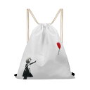 お得なクーポン 送料無料 赤い風船に手を伸ばす少女(ナップサック) ナップサック ユニセックス バッグ アート public design ★★★