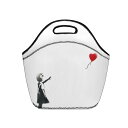 お得なクーポン 送料無料 赤い風船に手を伸ばす少女(ランチバッグ) ランチバッグ ユニセックス バッグ アート public design ★★★