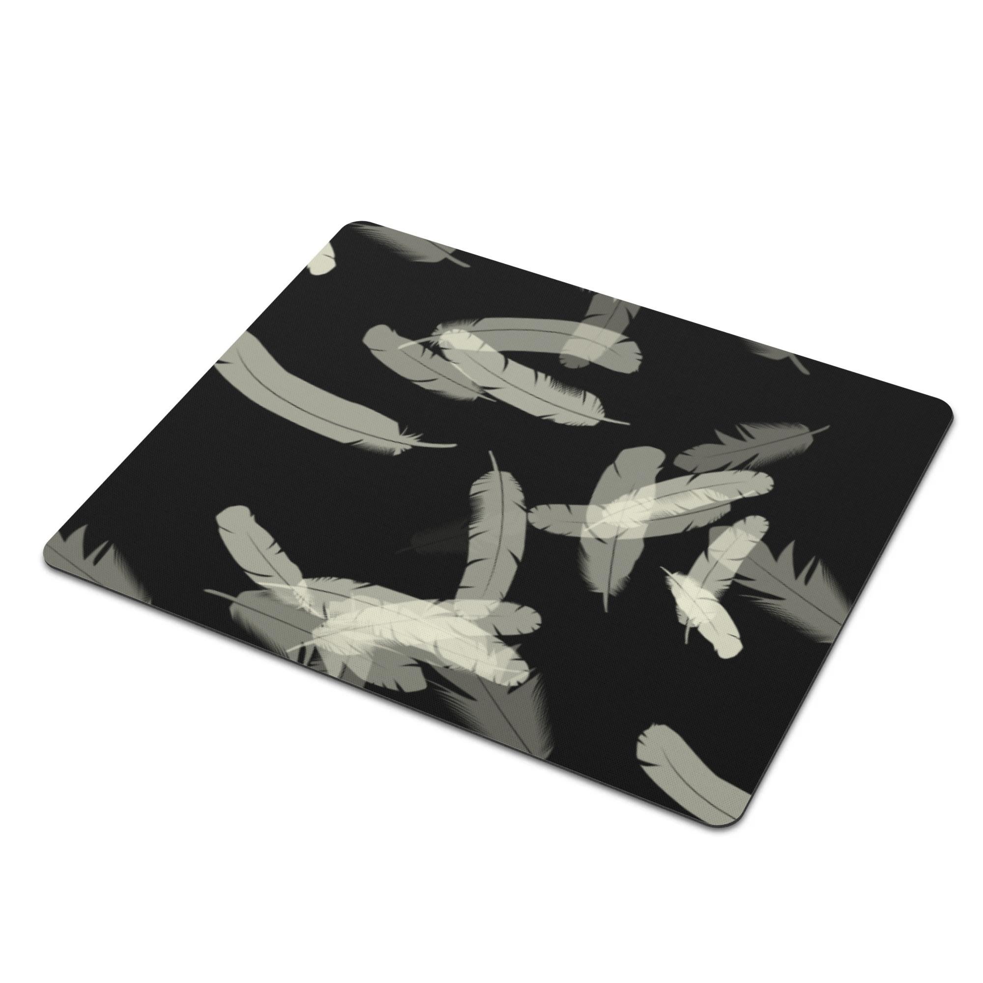 お得なクーポン 送料無料 Monotone feathers(マウスマット) マウスマット ユニセックス アクセサリー アート モノトーン 白黒 羽 シック 大人 お洒落 さとみん。