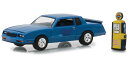 Greenlight 1984 Chevy シボレー Monte Carlo SS & Vintage Pump 1/64 スケール | ダイキャストカー ダイ...