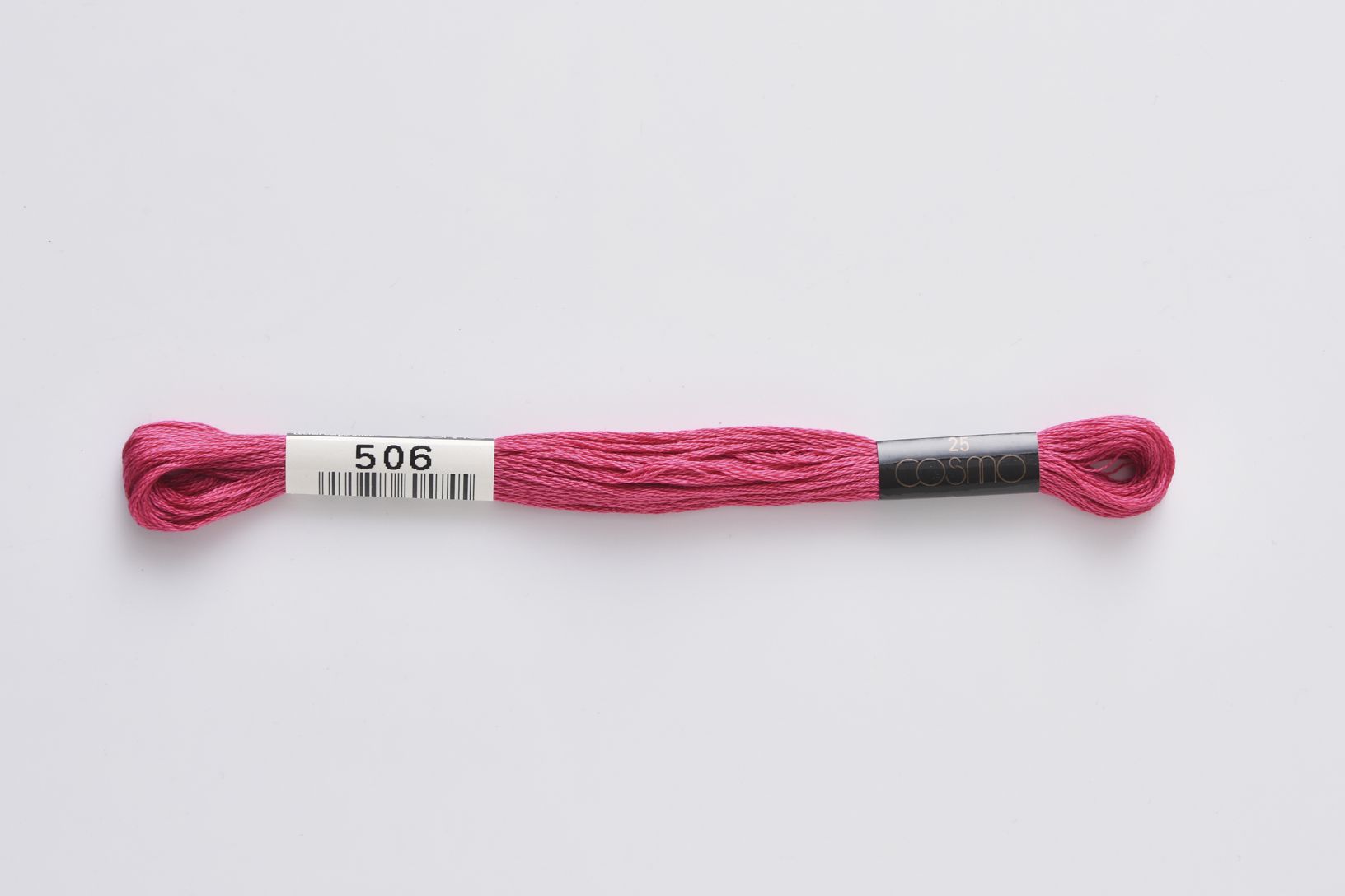 ■ COSMO #25 刺しゅう糸 ■ ◆25番刺しゅう糸　506番◆　 LECIEN がコスモ刺しゅう糸の取り扱いを始めたのは1950年。 当初は195色展開でしたが、より多くの人を魅了する配色を求め、現在では500色の色数を手掛けるようになりました。原料・製法・品質にこだわり、シルクのように輝く光沢に、ソフトな風合い、そして美しい発色を持つコスモ刺しゅう糸は日本国内にとどまらず、欧米をはじめオーストラリア、台湾など世界中の方に愛され、使用されています。 色あせ色落ちしにくい上品な光沢、匠の技術による美しい発色、プロも愛用する繊細なカラーバリエーションが魅力の手刺しゅう用糸（6本あま撚り）。 高級超長綿を使用しています。 ◆ネコポスは合計20本までご利用可能です。 　上記を超える場合は宅配便での配送になります。 　ネコポス、宅急便の詳細については以下を必ずご確認ください。 ◆在庫の都合上、メーカー発注が必要な場合があります。 ◆画像やモニターによって実際の色合いと異なる場合があります。 ◆ご購入数により配送料金が割増になる場合があります。その場合別途メールでご確認させていただきます。 ■ COSMO #25 刺しゅう糸 ■ ◆素材　　：綿100％　 ◆カラー　：506 ◆メーカー：ルシアン/lecien ◆こちらの商品ページは1本単位での販売です。 手芸の丸十はお客様の手作りのお時間を少しでも楽しいものにしていただけるよう、お手伝いさせていただきます。手芸用品 服飾用品 生地 毛糸 雑貨 ソーイング レシピ 編み図 パターン 刺しゅう 手作りキット レジン アクセサリー ぬいぐるみ 編みぐるみ 手づくり プレゼント ベビー用品 入園入学 オーガニック素材