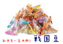 商品説明 名称 菓子、ドライフルーツ 原材料名 落花生(中国）、でん粉、レーズン、米(中国産)、レーズン、砂糖、小麦粉、植物油脂、しょうゆ、ココアパウダー、寒梅粉ミックス（でん粉、もち米粉）、食塩、デキストリン、発酵調味液、たん白加水分解物、水飴、唐辛子、かつおエキス、海苔／加工デンプン、着色料（カラメル、ベニコウジ）、調味料(アミノ酸等）、膨張剤、乳化剤、香辛料抽出物、(一部に落花生・小麦・大豆を含む) 内容量 270g(個包装紙を含む) 袋サイズ 縦36cm×横25cm 賞味期限 別途商品ラベルに記載 保存方法 直射日光、高温多湿を避けて常温にて保存して下さい。 加工者 株式会社リョーワフーズ