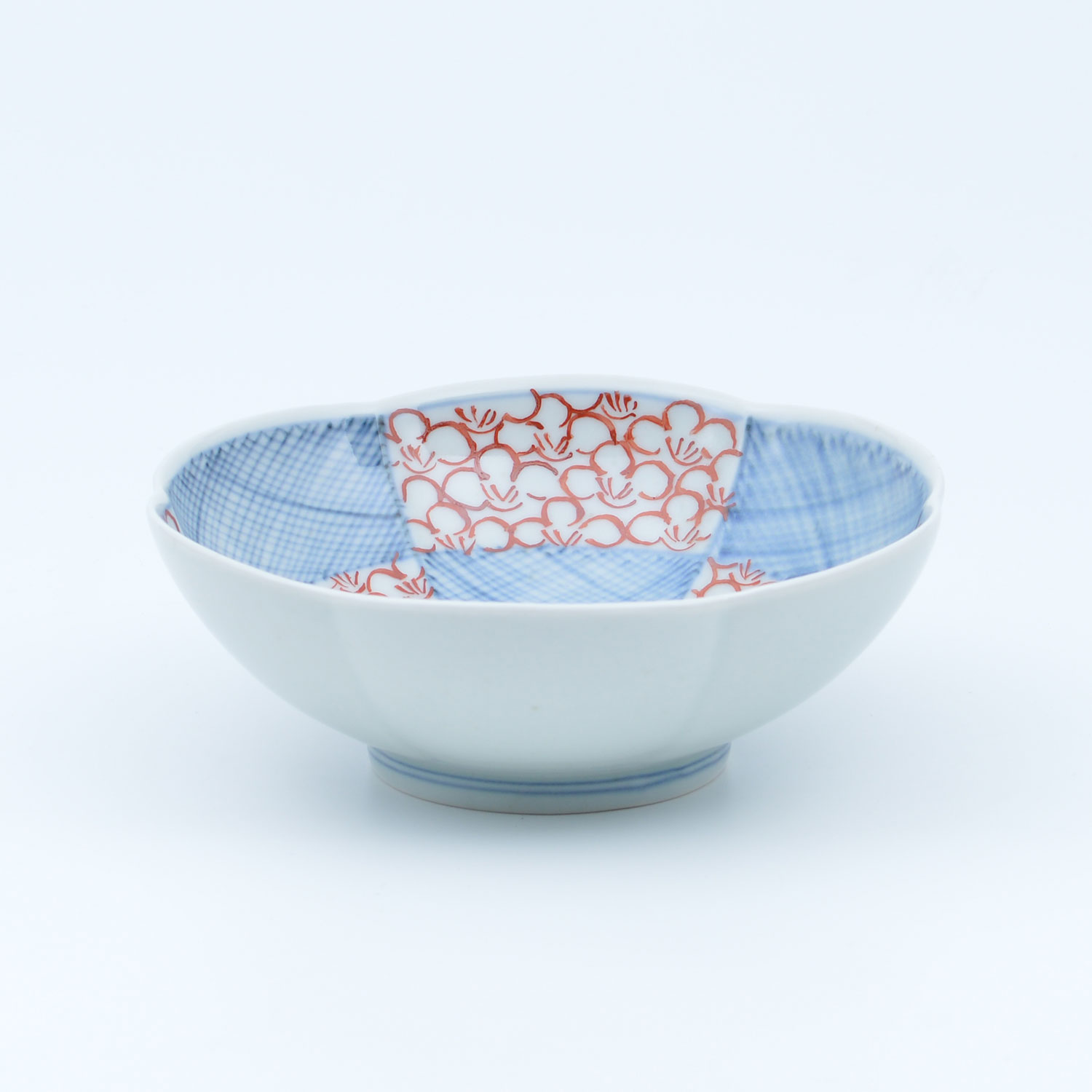 文青 市松花弁紋　輪花預け鉢 | 有田焼 おしゃれ 磁器 煮物 初期伊万里 サバの味噌煮 鮮やか ARITA