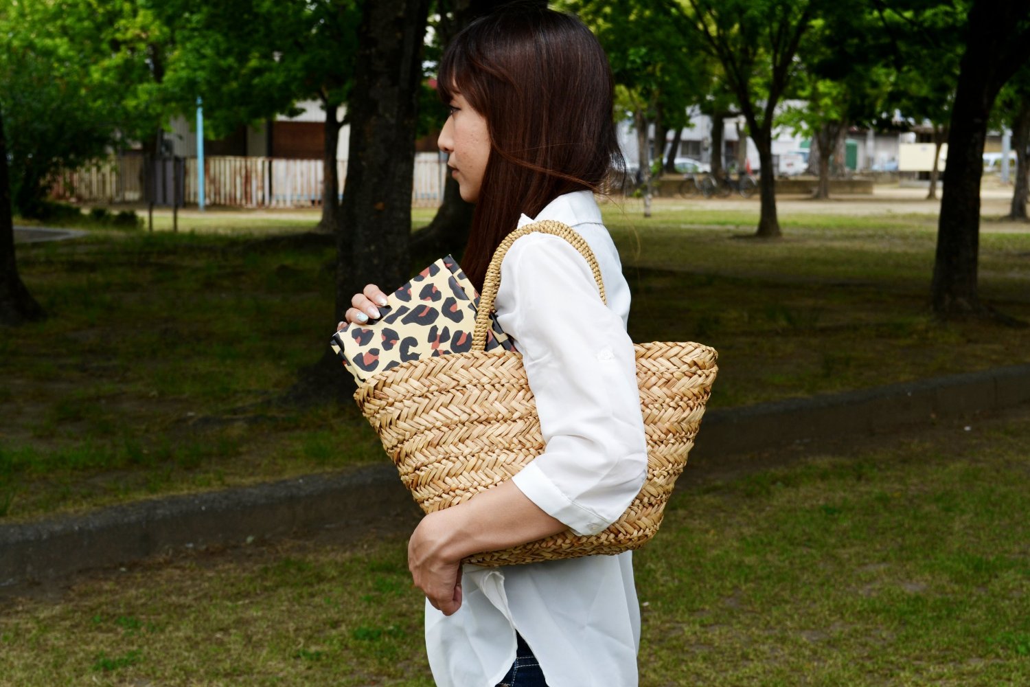 携帯紙椅子（L）SMART PAPER STOOL SPS-L02（うし柄）ピカコーポレイション アウトドア チェア　レジャー 折りたためる紙製スツール通販格安セール情報　楽天　通販