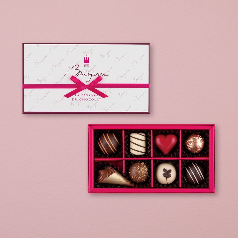 ■説明今年の新粒、フレッシュクリームとホワイトチョコレートを使用したクリーミーなフィリングの「マノン・ダム・ブランシュ」をはじめ、ブリュイエール代表フレーバー「アンボワーズ」などさまざまなフレーバーをご堪能いただける8粒入りセレクション。 ...