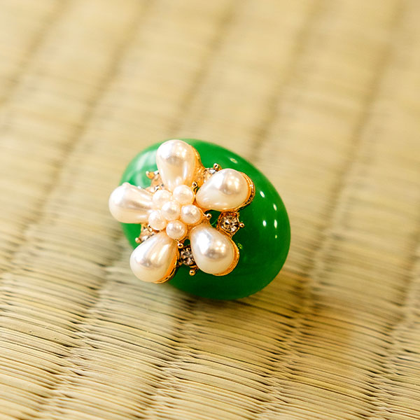 帯留 グリーン パール 花 単品 三分紐を通す キラキラ 可愛い 帯留め 帯どめ 小紋 ...