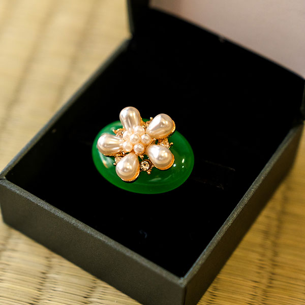 帯留 グリーン パール 花 単品 三分紐を通す キラキラ 可愛い 帯留め 帯どめ 小紋 ...