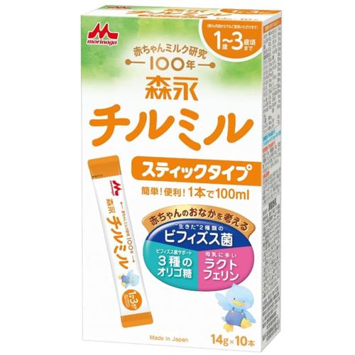 幼児期のお子さまに1歳頃~3歳頃までのフォローアップミルク チルミル(満9ヶ月頃からでもご使用いただけます。離乳食が3回食になった頃からを目安としてください)。チルミルは、幼児期のお子さまに大切な栄養をバランスよく配合しています。 こだわりポイント1:栄養バランス牛乳で不足しがちな鉄分、骨や歯をつくるカルシウム、発育に重要なDHA、18種類のビタミン、ミネラル、ヌクレオチドを配合。幼児期の成長に大切な栄養をまとめてサポートします。 こだわりポイント2:カラダつよく生きた2種類のビフィズス菌(BB536・M-16V)、ビフィズス菌を増やす3種類のオリゴ糖を配合。ラクトフェリンは母乳に含まれ、赤ちゃんの健康に重要と考えられています。 ビフィズス菌配合2種類のビフィズス菌(BB536・M-16V)を配合。ビフィズス菌M-16Vは全国150施設以上のNICU(新生児集中治療室)での使用実績があります。※森永乳業調べ(2019年4月~2020年3月) 湯冷まし不要水にもサッと溶けるので、料理にも手軽にプラス。離乳食やおやつに加えたり、コップで飲む練習にもピッタリ。 徹底した品質・衛生管理国際規格FSSC22000認定工場で製造。検査は工場と検査部門のダブルチェック体制。徹底した品質・衛生管理のもとにつくられています。 シーンに合わせて選べるラインアップ使い方に合わせて選べるラインアップ。400gごとの小分けパックで、調乳らくらくな入れかえタイプの粉ミルク「エコらくパック」、たっぷり使える「大缶」、母乳と混合の方に便利な「小缶」、お出かけや夜間の調乳にも便利な「スティックタイプ」の4種類からお選びください。 原材料乳糖、でんぷん分解物、調整脂肪(パーム油、パーム核油、大豆油、カノーラ油)、ホエイパウダー、カゼイン、脱脂粉乳、乳清たんぱく質、バターミルクパウダー、乳糖分解液(ラクチュロース)、ガラクトオリゴ糖液糖、精製魚油、ラフィノース、カゼイン消化物、ビフィズス菌末 / 炭酸カルシウム、塩化マグネシウム、リン酸三カルシウム、リン酸三カリ ウム、レシチン、クエン酸三ナトリウム、塩化カルシウム、炭酸カリウム、リン酸水素二カリウム、ビタミンC、ラクトフェリン、塩化カリウム、ピロリン酸第二鉄、クエン酸、ニコチン酸アミド、ビタミンE、パントテン酸カルシウム、シチジル酸ナトリウム、イノシン酸ナトリウム、グアニル酸ナトリウム、ウリジル酸ナトリウム、ビタミンA、ビタミンB6、5'-アデニル酸、ビタミンB1、ビタミンB2、葉酸、β-カロテン、ビタミンD3、ビタミンB12