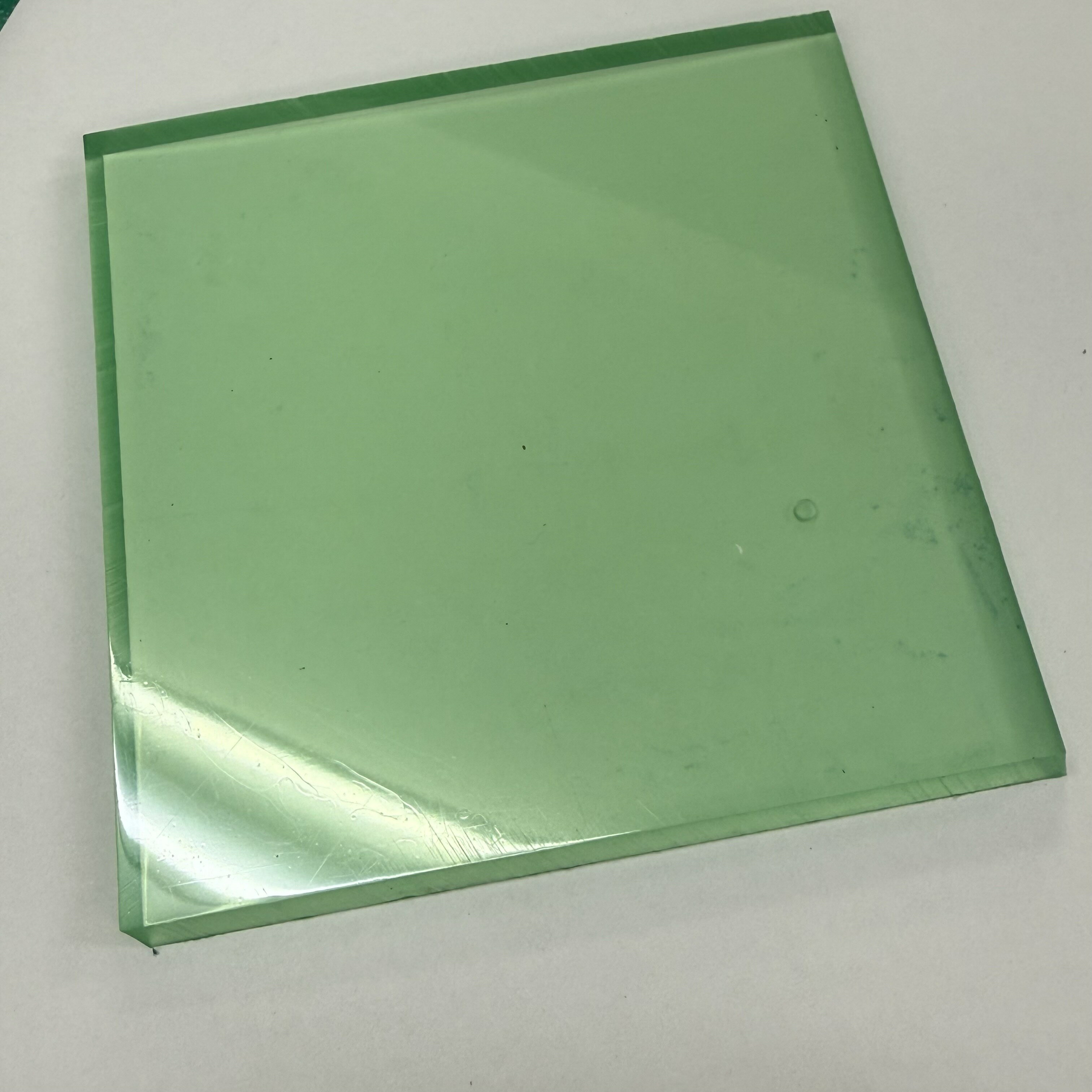 【スタッズ打ちに最適なミニサイズのビニール板】ビニール板 10x10cm 厚み6mm カッティングマット 穴あ..