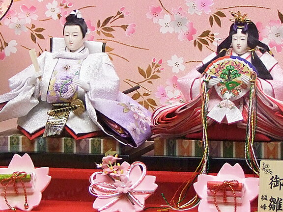 【雛人形　ケース飾り】144013　育六角　桜刺繍衣裳親王春慶色ケース飾 2