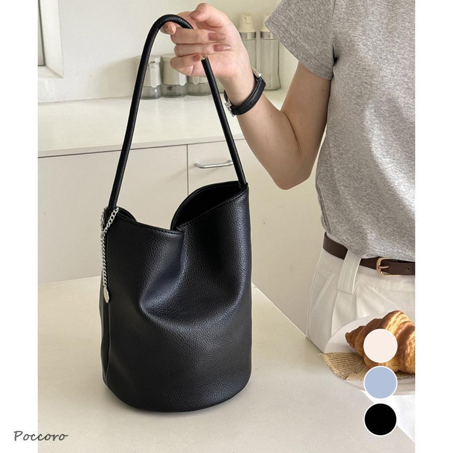 素材：合成皮革+ポリエステルカラー：ブラック/アイボリー/ライトブルーサイズ：高さ:約24cm 上横幅:約29cm 底横幅:約16cm マチ:約16.5cm 持ち手高さ:約17cm 持ち手長さ:約49cm（調節不可、取り外し不可）■収納について・A4対応（22×31cm)：×・ipadmini対応（19.6×13.5×0.7cm)：〇・長財布（10×20cm）：〇・二つ折り財布:〇・キーケース:〇・ペットボトル横向き（500ml）：〇・ペットボトル縦向き（500ml）：〇重さ：約273g裏地：あり内ポケット：あり生産国：中国ハンドバッグ ワンストラップ フェイクレザー 大人 オルチャン かわいい 手提げ鞄 通勤 オフィス お散歩縦型デザインが魅力の、スタイリングのポイントになるハンドバッグが登場コロンと丸い紐が、フェミニンで愛らしい雰囲気を演出マグネット付きの入れ口で、開閉が簡単お財布やスマホなど、必需品をしっかり収納できる、お出かけにピッタリなサイズ感幅広いコーディネートに合わせて使い回せる