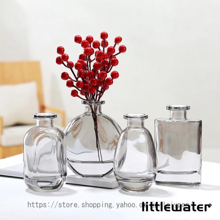 商品名: ガラス花瓶素材: ガラスサイズ：口径×幅×高さ：ピンク、グレー=2*11*12.5cm、01ピンク、グリーン、01グレー、01グリーン、02グレー=3.8*7*12cm、02ピンク、02グリーン、03グレー=2*8*12.5cm（スタッフ採寸のため、若干の誤差が生じる場合がございます）場所: 窓辺、玄関、寝室、書斎などガラスボトル 水耕栽培 インテリア飾り安定感が良いでどんな花にも合うガラス花瓶です。透明感 使いやすい、シンプルなデザイン透明なので花瓶内の茎も涼やかに映えます。お花を飾って華やかなお部屋に！透明なガラスは花の色を引き立てるので、季節に関係なく置いておけるのもポイント。注意: ☆表面に細かなしわや小さな気泡がみられる場合がございますが、ガラスという素材の特性や製造工程の中で発生するものですのでご了承ください。☆撮影角度や光の関係により、測定器によって色収差が小さく、小さい場合があります。エラーが発生する場合があります。☆測定データに若干のずれがありますのでご了承ください。 1-2cmのずれがある場合がありますので、実際の商品をご参照ください。許しを請う。