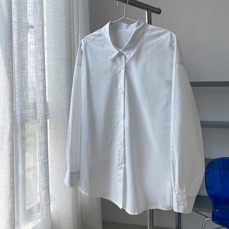 商品名:シャツ レディース ブラウス トップス 長袖 開襟 無地 オフィス 事務服 通勤 おしゃれ シンプル カジュアル 春 秋 商品説明:シャツ レディース ブラウス 綿 長袖 開襟 無地 ゆったり サイズ:M L サイズについての説明:M 肩幅55cm 袖丈50cm バスト120cm 裾幅110cm 着丈74cmL 肩幅57cm 袖丈51cm バスト124cm 裾幅114cm 着丈75cm※サイズ表の実寸法は商品によって1-3cm程度の誤差がある場合がございます 素材:綿 色:ホワイト ピンク