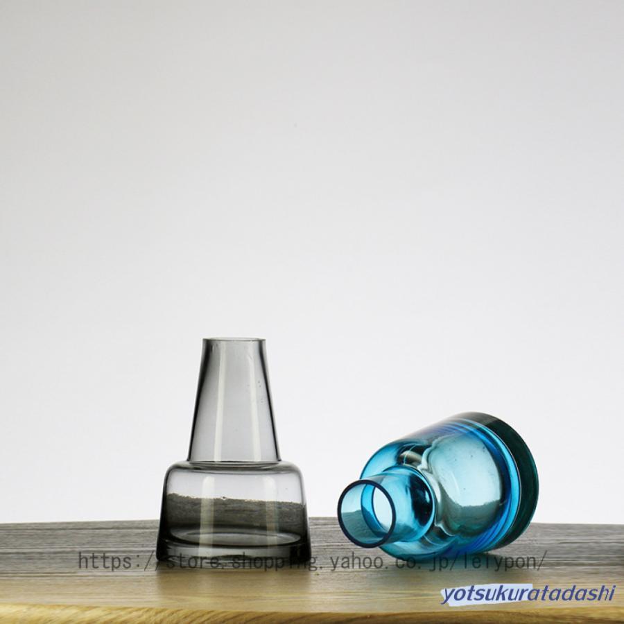 商品名: ガラス花瓶素材: ガラスサイズ：口径×底径×高さ：4*9*14.5cm（スタッフ採寸のため、若干の誤差が生じる場合がございます）場所: 窓辺、玄関、寝室、書斎などガラスボトル 水耕栽培 インテリア飾り安定感が良いでどんな花にも合うガラス花瓶です透明感 使いやすい、シンプルなデザイン透明なので花瓶内の茎も涼やかに映えますお花を飾って華やかなお部屋に！透明なガラスは花の色を引き立てるので、季節に関係なく置いておけるのもポイント。花で季節を楽しむのにぴったりです安定性ありフラワーべースの底が厚く、重くなっているので安定感があり、見た目もスッキリしています注意: ☆表面に細かなしわや小さな気泡がみられる場合がございますが、ガラスという素材の特性や製造工程の中で発生するものですのでご了承ください☆撮影角度や光の関係により、測定器によって色収差が小さく、小さい場合があります。エラーが発生する場合があります☆測定データに若干のずれがありますのでご了承ください。 1-2cmのずれがある場合がありますので、実際の商品をご参照ください。許しを請う