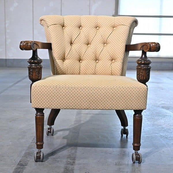 三越ブルージュ ラウンジチェア A オーク無垢材 ボタン留め キャスター チェア 1人掛け シングル アーム クラシカル カントリーハウス【中古家具/中古インテリア/USED家具ユーズド家具/リサイクル】