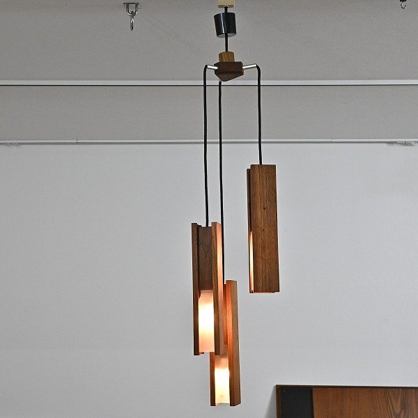 Rakuten - 2are3 5万「Pharos Pendant Lamp」ペンダントランプ 3連 ウォールナット 無垢材 ガラス 丹羽望 ダイニング 照明 ツーアースリー ファロス【中古家具/中古インテリア/USED家具ユーズド家具/リサイクル】