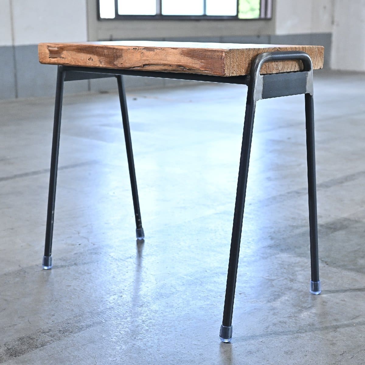 展示品 杉山製作所 3万「ファクト」スツール C 杉古材 無垢 アイアン脚 インダストリアル ブルックリン..