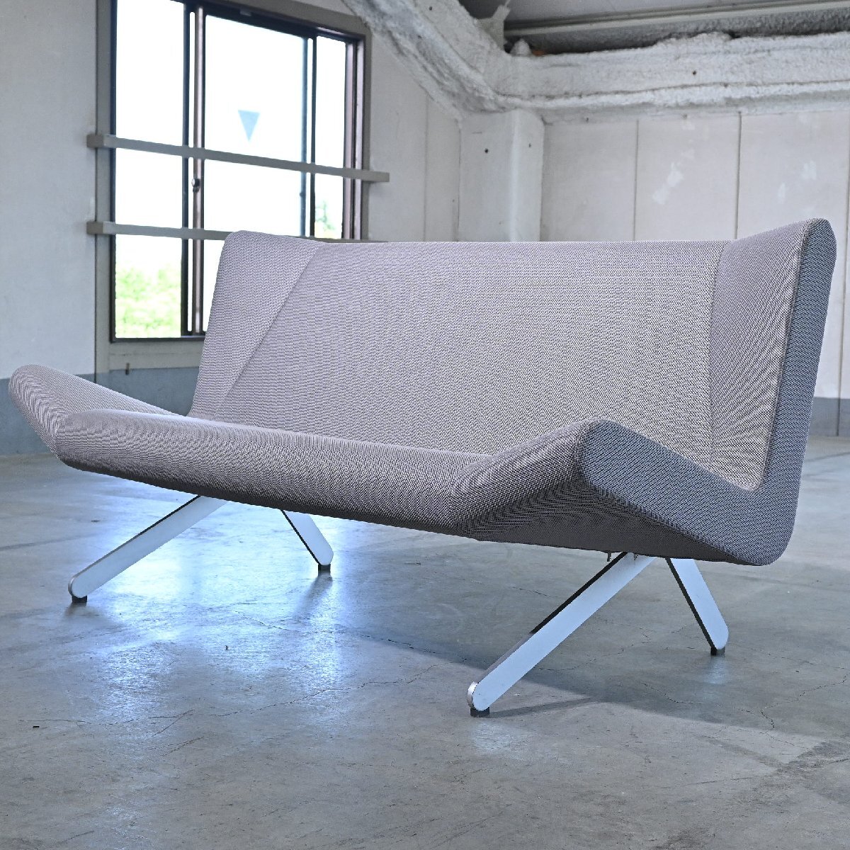 樂天商城 - カッシーナ 39万「BOOMERANG/ブーメラン」2人掛けソファ メッシュ Cassina ixc. オフィス リビング グエナエル・ニコラ スチール ラブ【中古家具/中古インテリア/USED家具ユーズド家具/リサイクル】