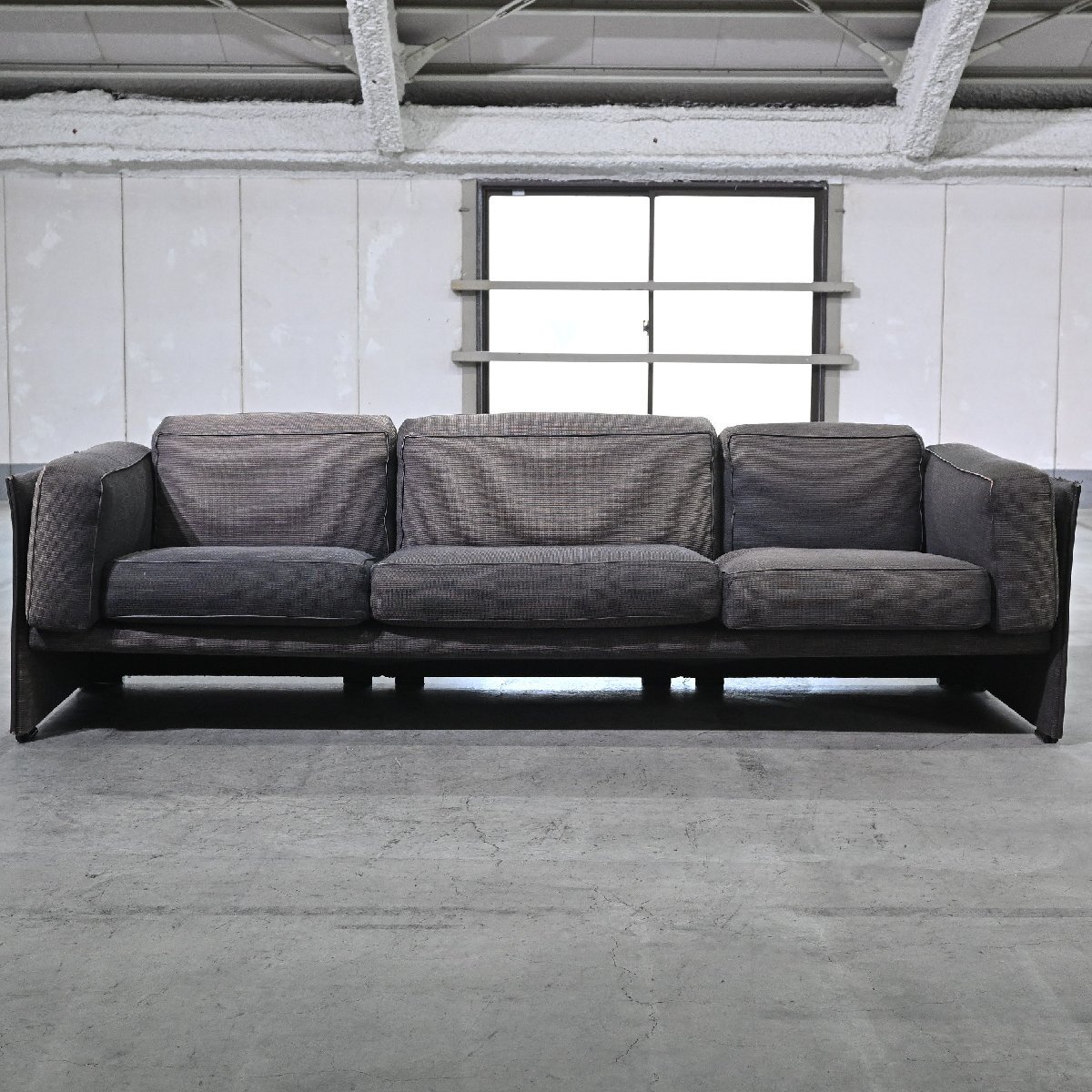 Rakuten - Cassina 110万「405 DUC」3人掛けソファ ラウンジアームチェア A MARIO BELLINI トリプル リビング 書斎 カッシーナ マリオ・ベリーニ【中古家具/中古インテリア/USED家具ユーズド家具/リサイクル】