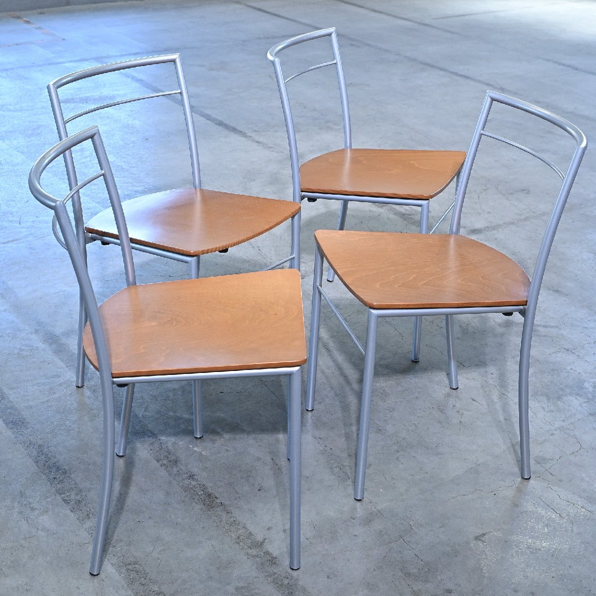 イタリア製 Calligaris ダイニングチェア 4脚セット 1人掛け ACTUS取扱い スタッキング プライウッド 成形合板 リビング カフェ カリガリス【中古家具/中古インテリア/USED家具ユーズド家具/リサイクル】