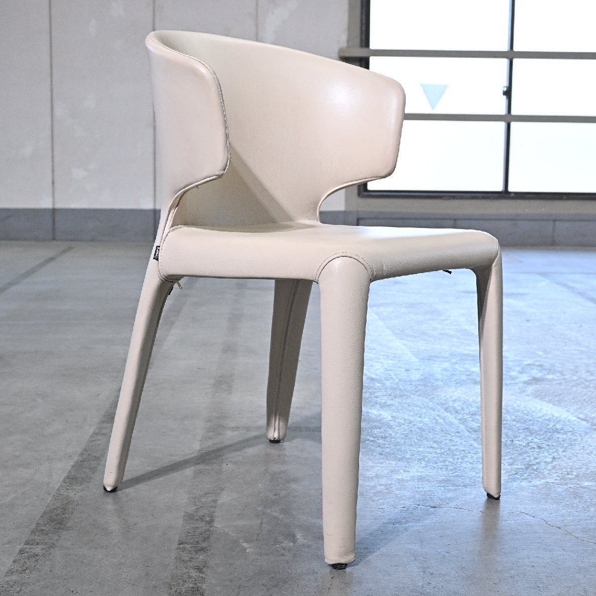Cassina 43万「367 HOLA/オラ」アームチェア C 本革 Hannes Wettstein リビング ダイニング オフィス ハンス・ウェッツスタイン カッシーナ