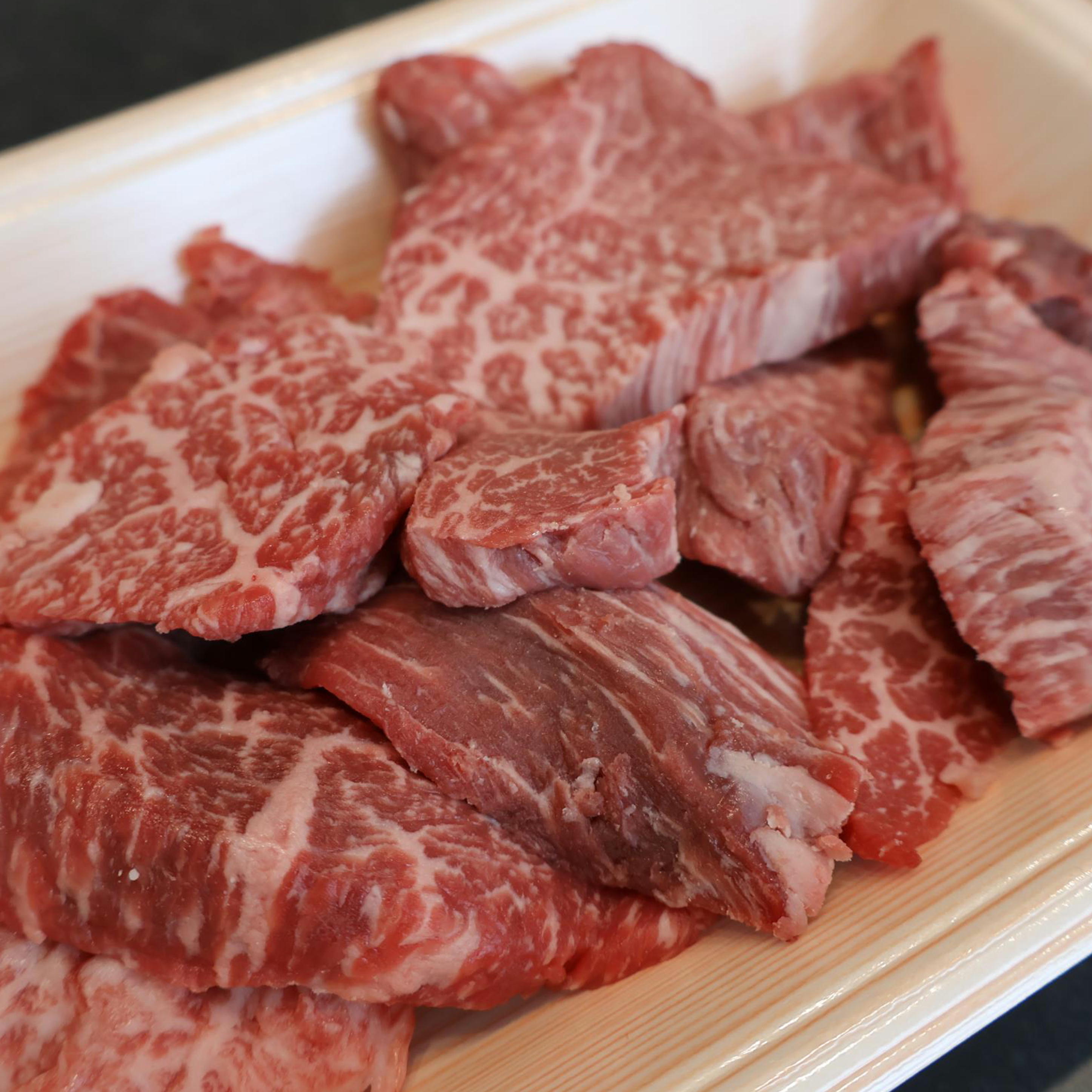 国産 黒毛和牛 カットステーキ 500g(250g×2) ひとくちサイズ 肉屋 ステーキ ヒレ サーロイン シンシン 三角バラ イチボ トモサンカク 内もも ランプ 赤身 お取り寄せグルメ 小分け 焼肉 黒牛 和牛 BBQ 満足 喜ばれるギフト 送料無料 コンペ 賞品