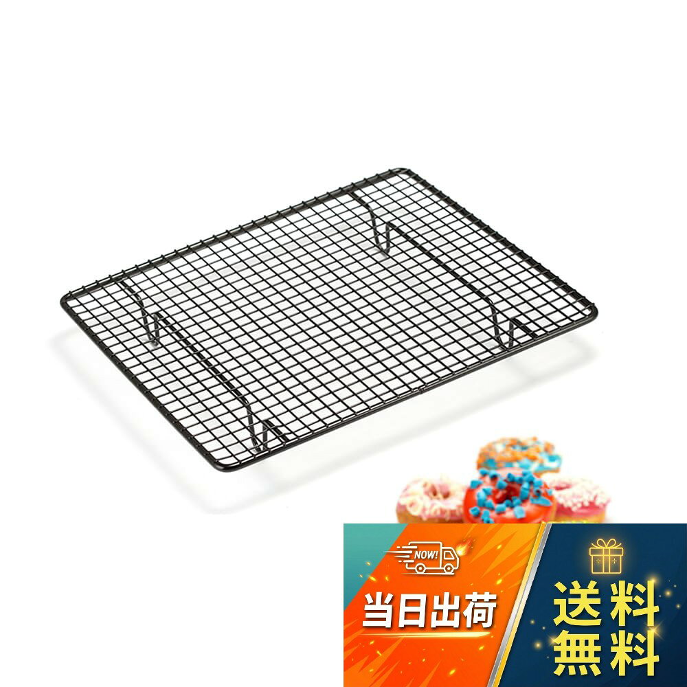 【コンパクト設計】約26×23×3cmの使いやすいサイズ感で、収納時もかさばりません。低炭素鋼を使用しているため、耐久性に優れ、長くご愛用いただけます。。【効率的な冷却設計】高さのある脚と網目状の構造により、空気が上面と底面からしっかりと通るため、焼き立てのケーキやクッキーを余熱でむれることなく、素早く均一に冷ますことができます。。【お手入れ簡単な強化コーティング】特殊な焦げ付き防止加工が施された表面は、食材の取り外しがスムーズで、使用後の洗浄も水や洗剤ですぐに落とせます。清潔な状態を保ちやすい仕様です。。【衛生面でも安心】ラックの足がテーブル面との直接接触を防ぐため、熱でテーブルを傷めたり、汚れが付着する心配がありません。衛生的で、置き場所を選ばず使用できます。。【多目的な使用シーン】ケーキやクッキー、パン、マフィンはもちろん、ベーコンや鶏肉など、様々な焼き料理の冷却や油切りとしてもお使いいただけます。マカロンの成型を保つためにも最適です。ケーキクーラー 冷却ラック 単層 角型 クーラーメッシュ 耐高温と低温 ベーキング冷却ラック 焦げ付き防止 頑丈 調理器具 製菓用品 ベーキング用品