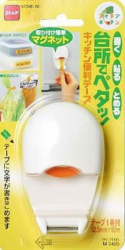 【商品情報】●保存から食品管理・ゴミ出しまで。●「書く・貼る・とめる」でグンとラクに。■商品サイズ（約）：56×90×35mm■個装サイズ：90×179×37mm■個装重量：77g【備考】 【こんな方におすすめ】　キッチン　テープニトムズ　　　　