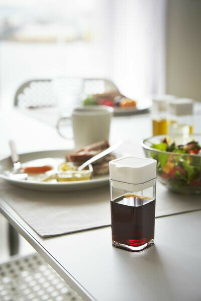 【ポイント5倍】プッシュ式醤油差し タワー tower ホワイト 【KT-TW CO WH 2865】