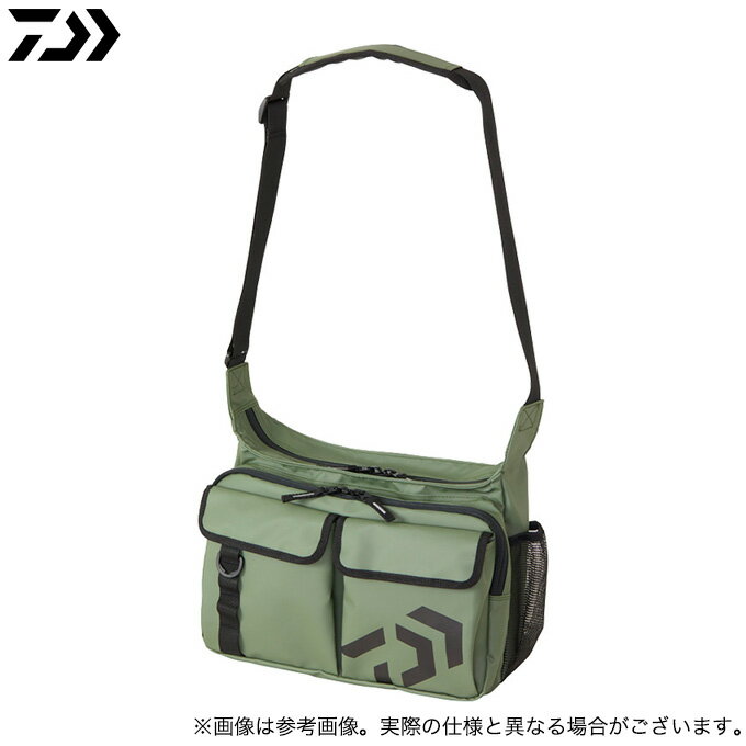 20220626-06SHOULDER BAG (D)【ショルダーバッグ（D）】実用的な機能・仕様を満載し、陸っぱりを中心に幅広いフィッシングシーンで活躍する汎用ショルダーバッグメインルームに中型ボックス（26×19cm程度）を2〜3個収納可能。小物類を別けて収納できるフロントポケット、内ポケット付き。プライヤーホルダー、Dリング、ベルトループ付き。水に強いPVC表面生地をバッグ全体に使用（フレンチネイビーP、カーキPのみ）。針が引っ掛かりにくい樹脂製メッシュを使用したペットボトルホルダー。肩への負担を軽減するパッド付き肩ベルト。≪仕様詳細≫■針が引っ掛かりにくいペットボトルホルダー・樹脂製メッシュを使用したペットボトルホルダーは、かえしのあるフックが引っかかりにくい■汚れに強い底部素材■本体外寸(縦×横×高)(cm)：約15×33×24■素材：POLYESTER、PVC≪JANコード≫スパイラルブラック：4550133287909スパイラルグレー：4550133287916フレンチネイビーP：4550133287923カーキP：4550133287930≪関連ワード≫バッグ、鞄、バック、ヒップバッグ、ウエストバッグ、メッセンジャーバッグ、ショルダーバッグ、肩掛け、DAIWA、グローブライド、2022年春夏モデル、2022SS≪関連商品≫・ダイワ ショルダーバッグ