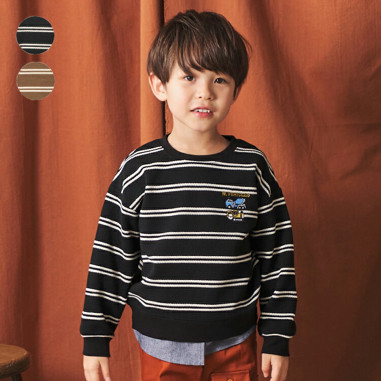 素材感のあるボーダー柄のトレーナー、スウェット。裾はシャツの重ね着風デザイン。胸には男の子の大好きな働く車の刺繍入り！（ベビーサイズのみ肩ボタン仕様になります。）【アイテム】トップス カジュアル お洒落 オシャレ かっこいい かわいい 可愛い 普段着 デイリーウェア お出かけ着 お外着 お外遊び着 子ども服 こども服 男児 男の子 ボーイズ キッズ ベビーサイズ トドラーサイズ 幼稚園 保育園 小学校 通園 通学 小学生 2025年秋冬物新作 丸高衣料 ロングスリーブ 長袖　ブラック　黒色　ブラウン　茶色　ミキサー車　ショベルカー　工事車両　建機　クレセント　※メーカー希望小売価格はメーカーカタログに基づいて掲載しています。アイテム・スペックブランド名crescent商品名働く車刺繍ボーダートレーナー商品番号N54682カラーCG(ブラック)　K(ブラウン)　素材本体裾切替リブ部分ポリエステル60%　綿30%　ポリウレタン10%綿100%　　綿95%　ポリウレタン5%　生産国中国製お手入れ●洗濯ネット使用●長時間漬け置きしないで下さい。●洗濯後は、濡れたまま放置せずに形をととのえてすぐ干して下さい。●タンブル乾燥はしないで下さい。サイズ表（単位cm）参考寸法80cm90cm100cm110cm120cm130cm着丈37.539.542.545.548.552.5胸囲343537394143袖丈2024.528.532.536.540.5肩幅343537394143