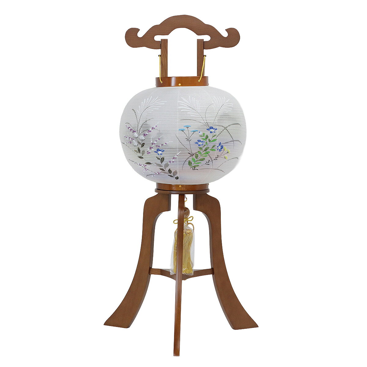 ▼品名けやき調 絹二重 絵入▼サイズ尺一 高さ85×火袋直径34cm▼仕様★ 一対ご希望の方は2個でご注文してください。● 電気コード式● 外火袋絹張り● 内火袋紙張り● 材質 ： 木製※写真の色合いは、お使いのモニターや環境などで実際の色、質感と異なる印象の場合があります。ご了承ください。 ■ お盆には、盆提灯を飾って、先祖・故人を供養しましょう。 盆提灯とは、お盆の時期にご先祖様や故人の精霊をお迎えするために、玄関や仏壇周りに飾る提灯で、一般的にはお盆の月の1日〜10日ごろから飾ります。 地域により風習が異なり、7月盆と8月盆がありますが、どちらも場合もお盆の月の13日〜16日がお盆期間とされています。 和紙や竹などの昔ながらの素材で作られた伝統的なものや、黒檀（こくたん）、紫檀（したん）、鉄刀木（たがやさん）などの高級な銘木を使ったもの、コードレスLEDを採用したより便利で安全なモデル、モダンなデザインでインテリアとして通年お使いいただけるものなど、さまざまな種類があります。盆提灯の産地としては、岐阜提灯や福岡県の八女提灯などが有名です。 盆提灯は、宗派による違いはありませんので、仏教であればどんな盆提灯でもご利用いただけます。神式（神道）の場合は、蓮（はす）のデザインのものは避けて、白木の提灯で、無地やシンプルなデザインのものをお選びいただくのがよいでしょう。 提灯は精霊送迎の意味だけでなく、精霊に安らかに成仏してほしいという祈りと生前のご恩に対する感謝の気持ちを込めた、供養の表し方のかたちです。 当店では、高級品からお求め安い品まで、様々な商品を取り揃えておりますので、お気に入りの盆提灯を見つけてみてください。たくさんの盆提灯を取り揃えてお待ちしております。 ＜盆提灯コーナーはコチラからどうぞ＞ けやき調 絹二重 絵入 大内行灯 ■ サイズ 尺一 高さ85×火袋直径34cm ※商品の写真は、お使いのモニターや環境などで、実際の色・質感と異なる印象の場合があります。予めご了承ください。 商品名 けやき調 絹二重 絵入 サイズ 尺一 高さ85×火袋直径34cm 仕様など ★ 一対ご希望の方は2個でご注文してください。● 電気コード式● 外火袋絹張り● 内火袋紙張り● 材質 ： 木製※写真の色合いは、お使いのモニターや環境などで実際の色、質感と異なる印象の場合があります。ご了承ください。 ギフト対応 ギフト対応注文についてはコチラをクリック！ （新しいウィンドウで開きます） 盆提灯コーナー　＞　置き提灯　＞　行灯 盆提灯コーナー　＞　大感謝ご奉仕品