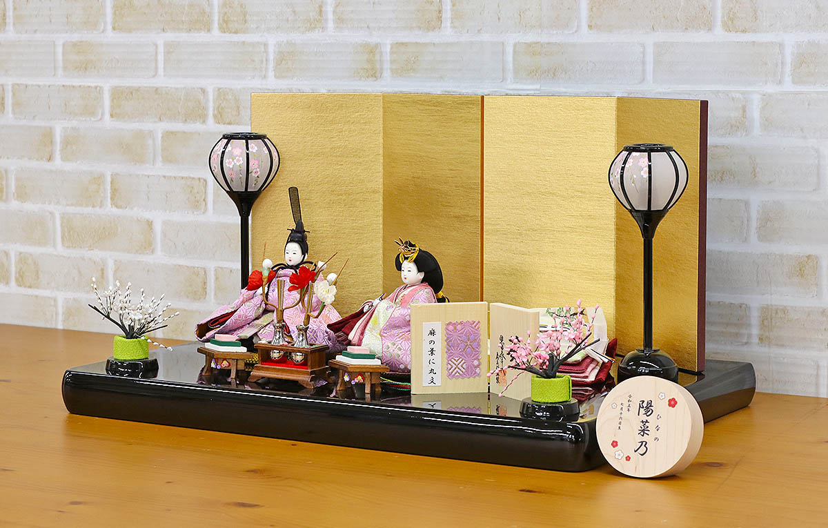 雛人形 コンパクト 親王飾り 柴田家千代作 葵 麻の葉に丸文 薄紫ピンク 柳親王 裾長衣装着 金屏風 黒塗り飾り台 平飾り 柴田家千代 HNYC-3E-H37おひなさま お雛様 ひな人形 かわいい おしゃれ インテリア モダン 雛 親王飾り 平飾り