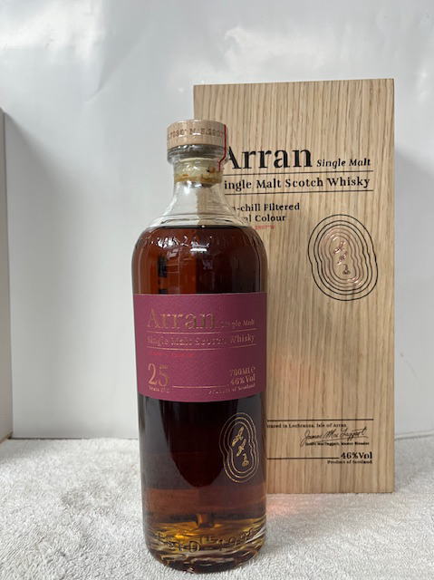 ［全国送料無料！！］ (正規品) Arran アラン シングルモルト スコッチウイスキー 25年 ノンチルフィルター ナチュラルカラー 専用木箱付 46％ 700ml