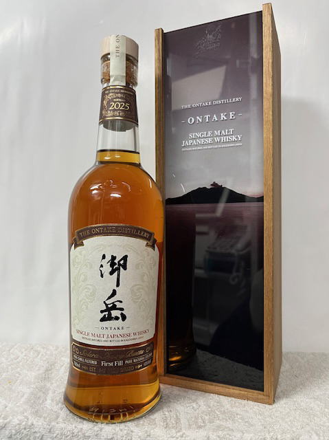 (数量限定) 鹿児島県:西酒造株式会社 御岳(ONTAKE) シングルモルト ジャパニーズ ウイスキー 2025 (西酒造) 木箱付 43度 700ml