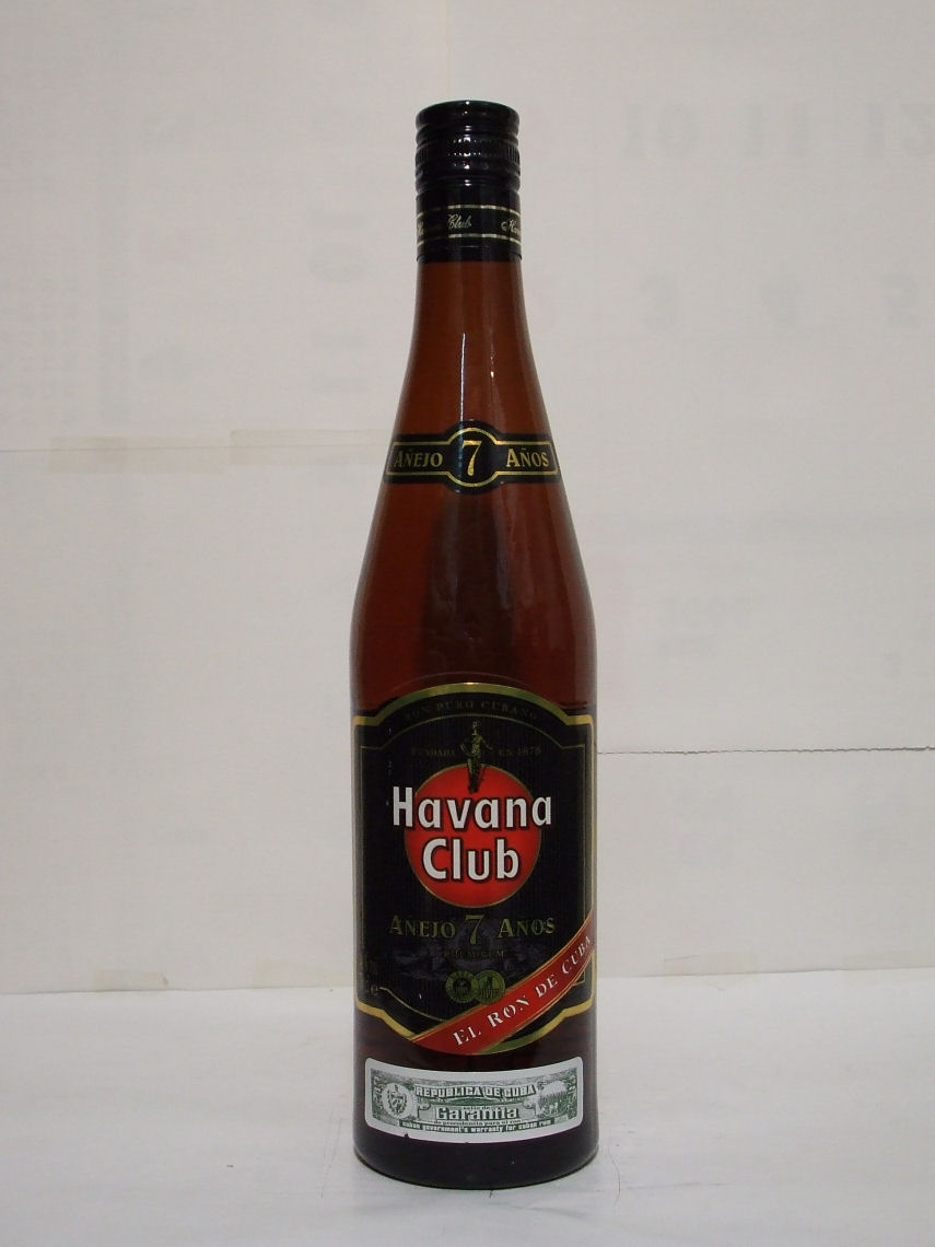 ハバナクラブ 7年 40度 Havana Club ※並行品仕入により容量は700か750mlどちらかとなります。 ※並行品によりラベルは変ることがあります。 ※玉付きの場合がございます。