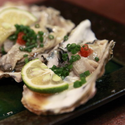 【能登半島産まるまると肥えた身を厳選!】磯の香り満点。初夏が旬の大きい天然岩ガキ【02P28may10】