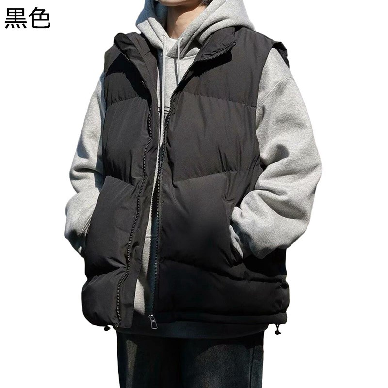 　　　 ◆◇◆人気の秘密◆◇◆ サイズ：詳しいサイズは左画像をご覧くださいませ 中綿コットンは合成化学繊維の一種類です。軽薄で、手触りが細かくて、柔らかくて、保温が良くて、変形しにくいなどの優良な性質を持っています。保温性能は同等の重量の羽毛を上回っています。 保温性：何かと使い勝手が良いのがベスト！ サラッと羽織るだけでカッコ良い重ね着スタイルを簡単に作り出す事が出来るんです。中綿入りなので保温性もあり暖かいところも嬉しいポイント！ スタンドカラー：軽やかな着心地と暖かさを両立し、汎用性に優れたメンズベストです。スタンドカラーのネックラインのデザインは、大人っぽいかっこよくておしゃれを楽しめられます。それに軽い着用感も実現してくれて、嬉しいポイントです。 中綿ベスト：柔らかくて動きやすい中綿ベストです。特選の厚手生地を採用し、保温性や防風性にも優れています。軽量で折りたたみやすいので、登山やお出かけなどのお供に、持ち運びにも便利です。 　　　◆◇◆注意事項◆◇◆ご覧のモニターの環境、撮影環境により実物と色味が異なって見える場合がございます。湿った状態で他のものと擦り合わせると色が移る恐れがあります。濃色品の洗濯時は、白色、淡色と分けて洗ってください。説明 ●　耐摩耗性に優れて破れにくいです。肌触りが良くて洗い易くて、快適な着心地を楽しむことができます。 ● ファッション性、防寒性を兼ね備えた中綿入りベスト。たっぷりの中綿なので高い保温力を発揮してくれます。保温性能は同等の重量の羽毛を上回っています。 ● カジュアル感抜群の防寒ベストが登場！カジュアルな中に、上品さを感じるオシャレコーデです、とても軽いので動き安い。 ● コーデの幅が広いので、通勤や通学、職場や学校、作業や運動、散歩やドライブ、サイクリングやツーリング、釣りやフィッシング、登山やハイキング、旅行や合宿、 部屋着やパジャマ、ルームウェアなど、多様なシーンにお使いいただけます。