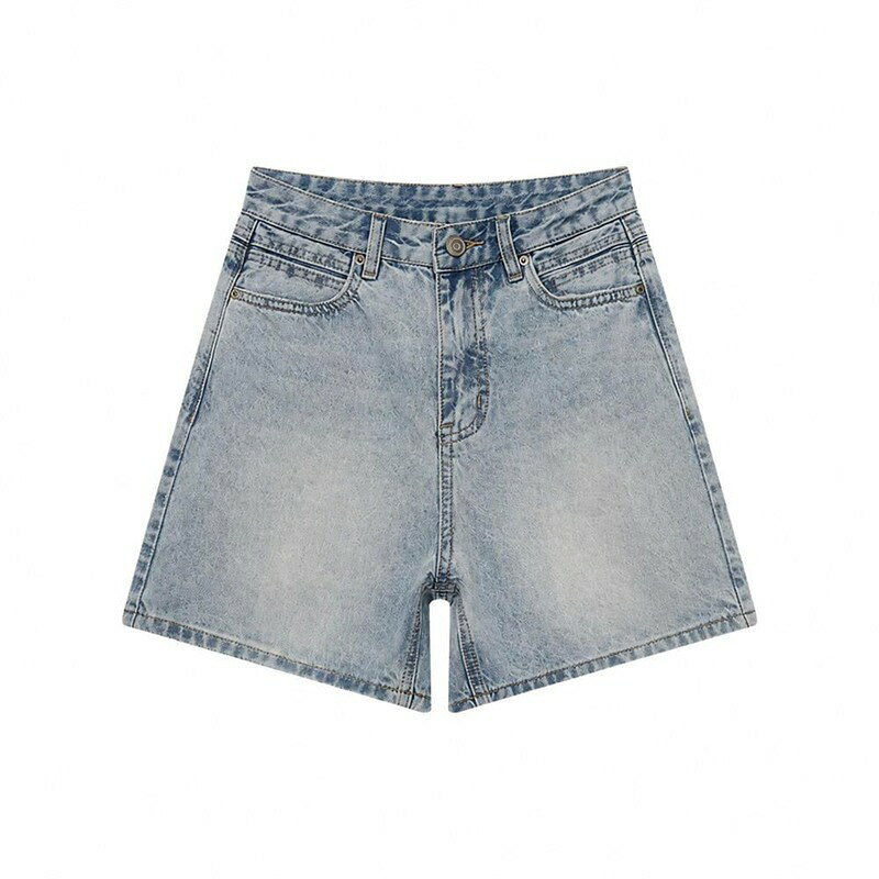 　　　 ◆◇◆売れている秘密◆◇◆ 【美脚シルエット】すっきりとしたAラインのデザインが特徴のデニムショートパンツです。広めの裾幅が太もも周りをカバーし、足を細く見せる効果が期待できます。爽やかなライトブルーのジーンズ短パンは、シンプルなTシャツやブラウスと合わせるだけで、涼しげでこなれたトレンド感を演出します。 【脚長効果のハイウエスト】腰回りをすっきりと包み込むハイウエストショートパンツは、トップスをインするだけで自然と脚長に見せてくれます。お腹周りを優しくカバーし、一日中着用しても窮屈さを感じにくい設計です。毎日のコーディネートに迷わない、万能なレディースショートパンツです。 【柔らかく快適なコットン素材】肌触りの良いな綿素材を使用した綿ショートパンツは、通気性が良く、暑い季節でもサラッとした快適な着用感をキープします。程よい厚みのデニム生地は動きやすさも兼ね備えており、お出かけからアクティブなシーンまで、日常の様々な場面で大活躍する一枚です。 【細部までこだわった丁寧な作り】しっかりとした縫製とヴィンテージ感のあるボタンが、このデニムパンツの上質さを引き立てます。自宅で簡単にお手入れができるため、デイリーユースに最適です。洗濯を繰り返しても型崩れしにくく、愛着を持って長くご愛用いただけるカジュアル短パンです。 【幅広い着こに対応】カジュアルなスニーカーからきれいめのサンダルまで、どんな靴とも相性の良いデニムミニパンツです。10代から30代まで幅広い年代の方におすすめで、自分用にはもちろん、大切な人へのプレゼントとしても喜ばれます。夏のワードローブに欠かせない定番の夏用短パンです。 　　　◆◇◆注意事項◆◇◆ご覧のモニターの環境、撮影環境により実物と色味が異なって見える場合がございます。湿った状態で他のものと擦り合わせると色が移る恐れがあります。濃色品の洗濯時は、白色、淡色と分けて洗ってください。説明 【スタイルアップを叶える美脚シルエット】すっきりとしたAラインのデザインが特徴の**デニムショートパンツ**です。広めの裾幅が太もも周りをカバーし、足を細く見せる効果が期待できます。爽やかなライトブルーの**ジーンズ短パン**は、シンプルなTシャツやブラウスと合わせるだけで、涼しげでこなれたトレンド感を演出します。 【脚長効果のハイウエスト設計】腰回りをすっきりと包み込む**ハイウエストショートパンツ**は、トップスをインするだけで自然と脚長に見せてくれます。お腹周りを優しくカバーし、一日中着用しても窮屈さを感じにくい設計です。毎日のコーディネートに迷わない、万能な**レディースショートパンツ**です。 【快適な穿き心地】肌触りの良いな綿素材を使用した**綿ショートパンツ**は、通気性が良く、暑い季節でもサラッとした快適な着用感をキープします。程よい厚みのデニム生地は動きやすさも兼ね備えており、お出かけからアクティブなシーンまで、日常の様々な場面で大活躍する一枚です。 【細部までこだわった丁寧な作り】しっかりとした縫製とヴィンテージ感のあるボタンが、この**デニムパンツ**の上質さを引き立てます。自宅で簡単にお手入れができるため、デイリーユースに最適です。洗濯を繰り返しても型崩れしにくく、愛着を持って長くご愛用いただける**カジュアル短パン**です。 【幅広い着こと様々なシーンに】カジュアルなスニーカーからきれいめのサンダルまで、どんな靴とも相性の良い**デニムミニパンツ**です。10代から30代まで幅広い年代の方におすすめで、自分用にはもちろん、大切な人へのプレゼントとしても喜ばれます。夏のワードローブに欠かせない定番の**夏用短パン**です。