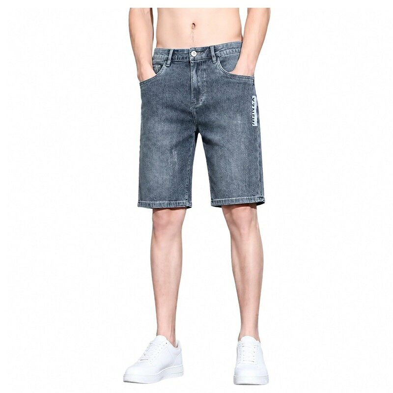 　　　 ◆◇◆売れている秘密◆◇◆ 【デニムハーフパンツ】デイリーユースからアウトドアまで幅広く活躍するメンズデニムショートパンツです。膝丈の絶妙な長さとすっきりとしたストレートシルエットが、大人のカジュアルスタイルを演出します。体型カバー効果も期待でき、快適な穿き心地を提供します。 【メンズズ】しっかりとしたコットン系のデニム生地を使用し、さらっとした肌触りとソフトな着用感を実現しました。耐久性がありながらも、ゴワゴワしないやわらかな風合いで、春夏秋のロングシーズンにわたって快適にデイリーユースとしてご愛用いただけます。 【ショートパンツ】クラシックなファイブポケットデザインに、バックポケットのさりげない英字ロゴがアクセントになったおしゃれな仕上がりです。シンプルながらも細部にこだわったデザインで、周りと差がつくコーディネートを簡単に楽しむことができます。 【五分丈ボトムス】Tシャツやスニーカー、サンダルと合わせるだけで、ラフで洗練されたストリートファッションが完成します。通学、お出かけ、旅行、週末のレジャーなど、多様な日常シーンに自然に溶け込み、ワードローブ of 定番として重宝する一着です。 【大きいサイズ】幅広いサイズ展開で、体型や好みに合わせたなサイズが見つかります。ややゆとりのあるサイズ設計により、窮屈感なくリラックスして着用可能です。すっきりとした着痩せ効果を狙いたい方にものハーフパンツです。 　　　◆◇◆注意事項◆◇◆ご覧のモニターの環境、撮影環境により実物と色味が異なって見える場合がございます。湿った状態で他のものと擦り合わせると色が移る恐れがあります。濃色品の洗濯時は、白色、淡色と分けて洗ってください。説明 -