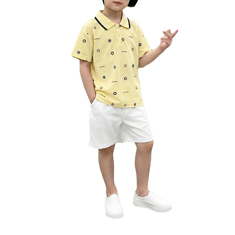 　　　 ◆◇◆売れている秘密◆◇◆ 【子供服 セットアップ】米白色、黄色、白色、灰色、黒色のカラーバリエーションと、80から140までの豊富なサイズをご用意した、子供用の半袖ポロシャツとハーフパンツの上下2点セットです。さらっとした肌触りの鹿の子調のポリエステル混素材を使用しており、汗ばむ季節でもベタつきにくく、動きやすさをします。 【キッズ ポロシャツ】首元をすっきりと見せるポロ襟デザインが特徴で、程よいカジュアル感と上品さを兼ね備えた1着です。フロントにはボタンを配置し、脱ぎ着がしやすいプルオーバー仕様となっております。細部まで丁寧に仕上げられており、デイリーユースからお出かけまで幅広くお使いいただけます。 【男の子 女の子 上下セット】男女問わず着用できるユニセックスなデザインで、兄弟姉妹でのお揃いコーディネートにも適しています。ハーフパンツのウエスト部分は伸縮性のあるゴム仕様になっており、お腹を締め付けずゆったりとフィットするため、元気に動き回るお子様でも窮屈さを感じにくい設計です。 【夏服 半袖 ハーフパンツ】軽やかで通気性に素材を採用しており、夏の暑い日でも涼しく快適に着用いただけます。しわになりにくいポリエステル混の生地なので、お洗濯後のお手入れも簡単です。遊び着としてはもちろん、通園や通学、旅行など様々なシーンで大活躍する夏用の便利な上下セットです。 【通園 通学 お出かけ】カジュアルな普段着としてはもちろん、ちょっとしたお出かけや通園、通学、アウトドア活動など、多様な日常シーンに馴染むシンプルなデザインです。トップスとボトムスをそれぞれ単品で他のアイテムと組み合わせた着回しコーディネートも可能で、毎日の服選びが楽しくなります。 　　　◆◇◆注意事項◆◇◆ご覧のモニターの環境、撮影環境により実物と色味が異なって見える場合がございます。湿った状態で他のものと擦り合わせると色が移る恐れがあります。濃色品の洗濯時は、白色、淡色と分けて洗ってください。説明 【デイリーからお出かけまで大活躍する、半袖ポロシャツ＆ハーフパンツの上下2点セット】元気なお子様の毎日を快適にする、カジュアルで可愛い子供服セットアップが登場しました。すっきりとした襟付きのポロシャツと、動きやすいハーフパンツがセットになっており、これ一つで夏のコーディネートが完成します。通園や通学などの日常使いはもちろん、週末のお出かけや旅行、レジャーなど、さまざまなシーンで活躍する実用的なアイテムです。【肌触りの良いさらさら素材で、夏でも快適な着用感】さらっとした鹿の子調のポリエステル混素材を採用しています。汗をかきやすい季節でも肌にはりつきにくく、風通りが良い軽やかな着用感が特徴です。やわらかな肌触りで、デリケートなお子様の肌にも優しく馴染みます。お洗濯を繰り返してもしわになりにくいため、お手入れが簡単で毎日のお着替えにも便利です。【動きやすさにこだわった細部設計】プルオーバータイプのポロシャツはフロントボタン仕様で、お子様自身での脱ぎ着もスムーズに行えます。ハーフパンツ of ウエスト部分は伸縮性に幅広のゴム仕様を採用。お腹を締め付けすぎず、元気に走り回るアクティブな動きにもしっかりとフィットします。ゆったりとしたシルエットで体型をカバーしつつ、動きやすさと可愛らしさを両立しました。【快適なフィット感と美しいシルエット】締め付け感のないゆったりとした着心地でありながら、だらしなく見えないすっきりとしたシルエットに仕上げました。裾部分や袖口の縫製も丁寧に行われており、アクティブに動くお子様の体の動きを妨げません。さらさら、もっちりとした適度なハリ感のある生地が、きれいで可愛いフォルムをキープします。【男女問わず使えるシンプルなユニセックスデザイン】男の子にも女の子にも似合うシンプルなデザインで、幅広い年齢層のお子様にです。カラーはお好みに合わせて選べる米白色、黄色、白色、灰色、黒色を展開。サイズは80cmから140cmまで豊富に取り揃えており、兄弟や姉妹でのリンクコーデやお揃いコーデも楽しめます。トップスとボトムスを別々に手持ちの洋服と組み合わせて、別々での着回しも可能です。【様々なライフシーンで使えるセット】・通園、通学、通塾のデイリーウェアとして・公園遊び、ピクニック、アウトドアなどのアクティブなシーンに・家族旅行、帰省、週末のショッピングや食事会などのお出かけに・リラックスタイムのルームウェアや部屋着としてシンプルなポロ襟デザインなので、ラフになりすぎず、程よくきちんとした印象を与えてくれます。暑い季節のおしゃれを快適に楽しめる、の夏用上下セットです。