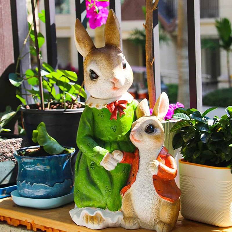　　　 ◆◇◆売れている秘密◆◇◆ ★素　材：レジン ★サイズ：商品の詳しいサイズについて、写真でご覧下さい。 単品売りで、ご了承ください。 【キュートなデザイン】 かわいい動物の彫刻は精巧な外観、本物そっくりの外観で、さまざまな家の装飾スタイルに最適です。 キュートなぶたは、鮮やかな装飾デザインと特別なデザインがあり、庭や階段に掛けて、池の庭や部屋を飾るより親密な雰囲気を作り出すことができます。 【防水性】樹脂を使用した、いい耐久度を持っています。防水・日焼け止め、色が褪せるのを防ぎます、屋外装飾に適しています。防水材料を採用するによって小雨の日でも平気！ 【用途】屋外屋内問わず飾ることができます。卓上、ガーデン、花園、屋外空間、天井、芝生、庭、ポーチ、前門、花園、花壇、日光浴室、前庭、裏庭、通路、前階段、庭などの様々なエリアに最適です。 【ギフトに最適】かわいいうさぎはギフトに最適です。家族、友人、同僚などへのハロウィーンの贈り物、誕生日の贈り物、新築祝いの贈り物、クリスマスの贈り物、新年の贈り物として最適です。 　　　◆◇◆注意事項◆◇◆ご覧のモニターの環境、撮影環境により実物と色味が異なって見える場合がございます。湿った状態で他のものと擦り合わせると色が移る恐れがあります。濃色品の洗濯時は、白色、淡色と分けて洗ってください。説明 かわいい 動物 大きい 置物 レジン 北欧 ガーデニング 飾り物 庭 ガーデン 玄関 卓 おしゃれ オブジェ インテリア 雑貨 部屋に置いても、玄関でのお迎えや庭の飾りで屋外にも飾れます。小物の装飾品が好きな方や、カントリー派の玄関やリビングなどにいかがでしょうか。 商品の説明： ・とってもかわいい動物 の置物です。 ・物語を想像してしまうような心温まるかわいいアイテムです。 ・お庭のプランターやリビングなどにちょこんと置いて癒されませんか？ 商品の仕様： ・素　材：樹脂・レジン ・スタイル：欧米風/田舎/田園/現代 ・サイズ：商品の詳しいサイズについて、写真でご覧下さい。 パッケージ内容： 置物*1　　家の装飾、勉強道具、部屋の装飾に最適なアイテム。 【人気のポイント】 ★【雰囲気アップ】家の玄関、窓、テーブルに置いて、すぐに目が惹かれます！可愛い姿がお客様を迎えるみたいです！見えるところに飾れば、その愛くるしい姿に癒される。とにかく本物そっくりに仕上がるのが魅力で、飾っても、大切な人へのプレゼントにオススメです！ ★【品質いい材料を採用】品質いいの素材を使用した、良い耐久度を持っています。防水・日焼け止め、色が褪せるのを防ぎます、屋外装飾に適しています。 ★塗装もとても美しく丁寧で、見た目や触ったときの質感も高く、細かい仕上がり、繊細なディテールでとてもリアルな出来です。 ★【様々な場のインテリアに】庭の装飾として最適で、庭、木、花、花壇、フェンス、歩道に適しています。 この魅力的な庭の像をどこにでも植えて、パティオ、庭、または裏庭に楽しさを加えてください。場所を問わず、庭、オフィス、窓先、お店、キッチン、お部屋などに置いても綺麗な飾りになるでしょう。自然や園芸愛好者のご家族やお友達にプレゼントするのもいいです。 ★【最高のプレゼント】親しい友人、家族、恋人へのお誕生日プレゼント、クリスマス、バレンタインデー、母の日、ホワイトデー、新築祝い、結婚祝い、記念品、卒業祝い、入学祝い、お見舞いなどにも最適です。彼女、子供、友達のプレゼントとしても最適です。インテリアとして、簡単にメルヘンチックな雰囲気を作れます！ ご購入する前に必ず下記の内容をご覧ください。 ※衝撃や落下で割れる場合があります。お取り扱いは慎重にお願いいたします。 ※塗装の色ムラや表面の小さな凹凸、表情の違い、小傷等ございます。手作り品の特性として予めご了承下さい。 ※商品の色・素材の感じ等は、ご使用のモニターによって実際の商品と異なる場合がございます。予めご了承ください。 ※手で測っていますので、サイズに多少の差があります。 ※輸入品の為、輸送の際に生じるキズ・汚れ・箱潰れがある場合がございますが、新品です。 ※万が一商品に不良が発生する場合、弊社とご連絡ください。