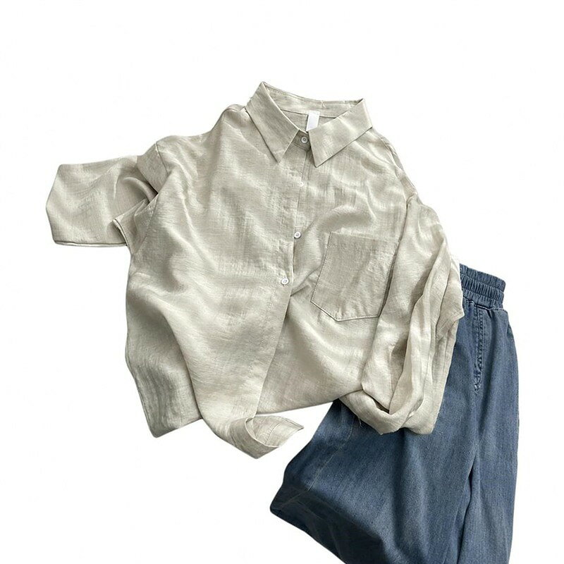 　　　 ◆◇◆売れている秘密◆◇◆ 【された上品デザイン】ナチュラルな風合いが魅力の「リネンシャツ レディース」は、フレンチスタイルのされたシルエットが特徴です。上品な透け感のある「シアーシャツ 長袖」として、大人のこなれ感を演出。カジュアルからきれいめまで幅広いスタイルにマッチします。 【爽やかで涼しい着心地】軽やかで通気性に優れた「麻 シャツ レディース」は、汗ばむ季節もさらりと快適に着用いただけます。肌触りの良いナチュラル素材を使用し、ベタつきを防いで一日中爽やかな着用感をキープ。「薄手 シャツ」として夏のお出かけに最適です。 【万能な日焼け止め・冷房対策】さっと羽織るだけで夏の強い日差しから肌を守る「日焼け止め シャツ」として大活躍します。オフィスや電車内の冷房対策にも便利な「長袖シャツ レディース」は、バッグに入れて持ち運びもしやすく、季節の変わり目の温度調節にも重宝する一枚です。 【しわになりにくく簡単ケア】毎日のお手入れが簡単な「防シワ シャツ」仕様で、アイロンがけの手間を軽減します。型崩れしにくく、旅行や出張の持ち運びにも便利です。丁寧な仕立てで長く愛用できる「カジュアルシャツ」は、デイリーユースにぴったりの耐久性を備えています。 【お得なセットでコーディネート自在】シャツとインナーがセットになった「アンサンブル レディース」で、届いたその日からトレンドのレイヤードスタイルが完成します。別々でも着回せる「シャツ タンクトップ セット」は、デイリー使いはもちろん、特別な日のギフトとしても喜ばれます。 　　　◆◇◆注意事項◆◇◆ご覧のモニターの環境、撮影環境により実物と色味が異なって見える場合がございます。湿った状態で他のものと擦り合わせると色が移る恐れがあります。濃色品の洗濯時は、白色、淡色と分けて洗ってください。説明 【上質な風合い】ナチュラルな質感が魅力のフレンチリネン風綿麻シャツレディースは、爽やかでエレガントな印象を与えます。柔らかな落ち感と美しいドレープが上品な大人の余裕を演出し、されたフレンチカジュアルなスタイリングを簡単に叶えます。 【涼しい日焼け対策】夏の強い日差しから肌を守るシアーリネン混長袖シャツは、高い通気性と吸湿性を兼ね備えています。薄手で軽い着心地なので、暑い季節の冷房対策や外出時の日焼け防止アウターとしても大活躍する便利な一枚です。 【着回し力のセット】インナーとライトアウターが揃うアンサンブル綿麻トップスは、コーディネートに迷う朝の強い味方です。セットでの着用はもちろん、お手持ちのTシャツやワンピースと合わせるなど、幅広い着こなしをお楽しみいただけます。 【イージーケア＆しわ防止】毎日のお手入れが簡単な防シワ加工リネン風薄手ブラウスは、旅行や持ち歩きにも最適です。洗濯後もシワになりにくく、アイロンがけの手間を軽減するため、忙しい日常でも美しいシルエットをキープできます。 【ギフトにも最適なサイズ感】様々な体型の方に心地よくフィットするリラクシーなゆったりカジュアルシャツは、ご自身用にはもちろん、大切な方へのプレゼントにも喜ばれます。春夏秋とロングシーズン使える実用的な万能アイテムです。