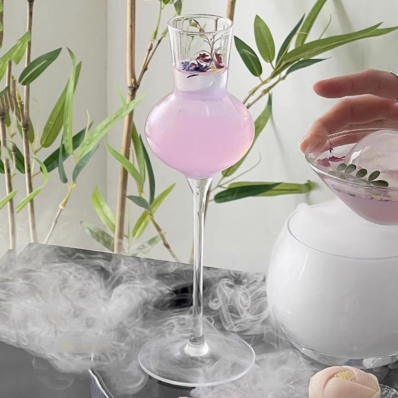 　　　 ◆◇◆売れている秘密◆◇◆ もちろんビール以外にも♪様々な飲み物を入れてグラスの顔色を楽しみましょう。 エレガントな外観と現代的なデザインがあらゆるテーブルの美的感覚に加え、食卓に彩を与えます。 自分へのご褒美に、スタイリッシュなビールグラスでゲストに提供しましょう。 誕生日、結婚式、父、独身最後のパーティー、クリスマスバスケットに最適です。 おそらく最も使われているグラスカップは、アルコール飲料、カクテル、飲料、水、ジュース、アイスティーに最適です。 ご自宅のバーグラスを別のレベルに引き上げます。 頑丈なバーグラスは、モヒートグラス、ジンとトニックグラス、ラムとコークグラス、トムコリンズグラス、アイスティーグラス、ウォーターグラス、カクテルグラスとして次のパーティーにご使用いただけます。 　　　◆◇◆注意事項◆◇◆ご覧のモニターの環境、撮影環境により実物と色味が異なって見える場合がございます。湿った状態で他のものと擦り合わせると色が移る恐れがあります。濃色品の洗濯時は、白色、淡色と分けて洗ってください。説明 商品の紹介 商品名：モヒートカップ 素　材：ガラス ワイン、カクテルやソフトドリンクなど幅広いメニューにお使いいただけます。 ワイン（果実酒）を気軽に飲める！本格的に味や香りも楽しめるワイングラス。 フリースタイルのどんな用途にも対応する形状なので、赤・白ワインだけでなくどのワインもお楽しみいただけます。 食卓で、この透明なワイングラスを手に取り、ゆっくりとワインの美味しさを味わうことは、本当に楽しい人生の楽しみです！ 機能性、実用性、トレンド感を兼ね備え、クラシックなスタイルと現代的なデザイン、控えめで豪華なスタイルを再発明します。 ドリンクグラスが厚みがあり、頑丈かつ完璧にカーブしています。 ガラス気泡が無く、壊れることなく簡単に設置でき、掃除も簡単です。 カップの口はなめらかで心地よく、唇は心地よい。 フラットで滑らか、美しく、お手入れも簡単で衛生的。 自然でエレガントな絶妙なデザイン。 丈夫なキッチングラスや一般的なドリンクウェアとしてもお使いいただけます。 人気: 新鮮なスクイーズジュースグラス、大きなアイスティーグラス、モクテリアグラス、ウォーターグラス、パイントホールディングビールカップ! この素晴らしいギフトであなたの最愛のものを驚かせる、それはあなたがクリスマス、母の日、記念日、結婚式、誕生日プレゼント、または任意の機会のためのあなたの友人や家族のために買うことができる最高の贈り物です、彼らは終わりにそれを愛するだろう。 ご注意： ※製品により多少の誤差が生じる場合がございます。 ※万が一、輸送中に割れなどが発生したものに関して、交換させて頂きますので、ご連絡ください。 ※お使いのモニター環境や、撮影場所やイメージにより実際の商品と色味が若干異なる場合がございます。 ※購入前に製品の説明で詳細サイズ表をご参照ください。サイズの若干の誤差はございます。予めご了承ください。